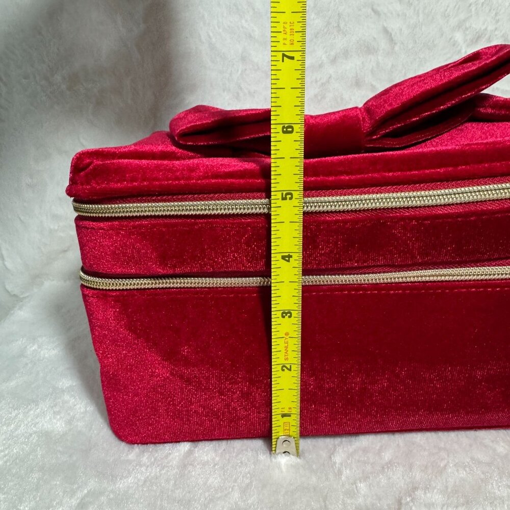 New 2024 Estee Lauder Red Velvet Soft Make-Up Case w Bow 2 Compartments - Picture 5 of 10